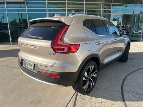 Used 2024 Volvo XC40 B5 Ultimate w/ Protection Package Premier image 8