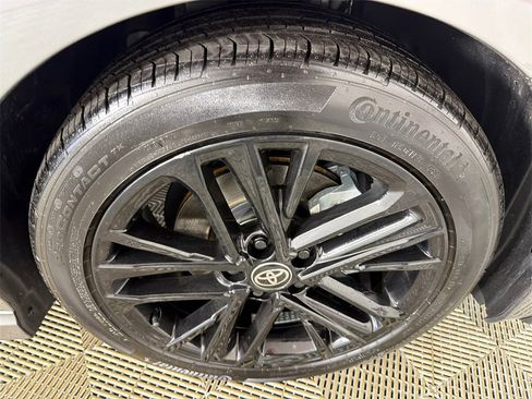 Used 2025 Toyota Camry SE image 12