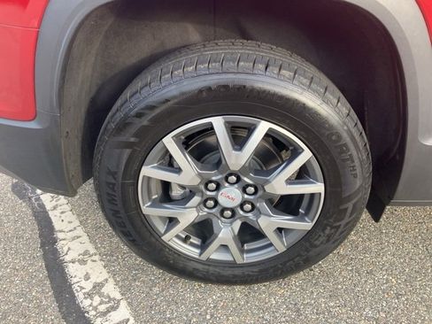 Used 2023 GMC Acadia SLT image 11