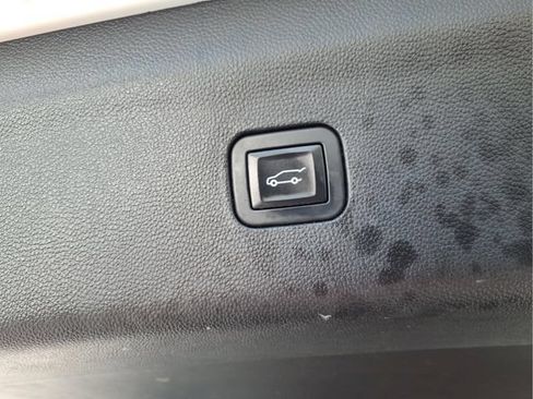 Used 2019 Buick Enclave Essence AWD/4WD image 11