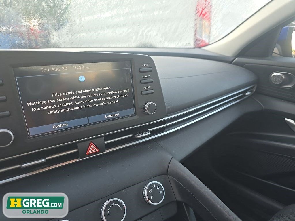 Used 2025 Hyundai Elantra SE w/ Cargo Package FWD image 14