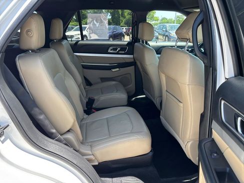 Used 2016 Ford Explorer XLT w/ Equipment Group 202A FWD image 23