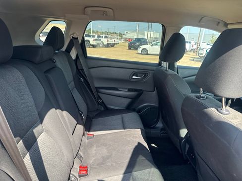 Certified 2025 Nissan Rogue SV FWD image 34
