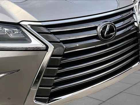 Used 2020 Lexus LX 570 4WD w/ Luxury Package image 30