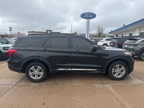 Used 2023 Ford Explorer XLT w/ Equipment Group 202A AWD/4WD image 4