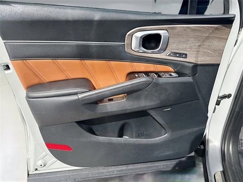 Used 2023 Kia Sorento SX Prestige image 21