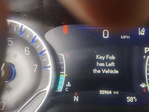 Used 2023 Chrysler Pacifica Touring-L image 9