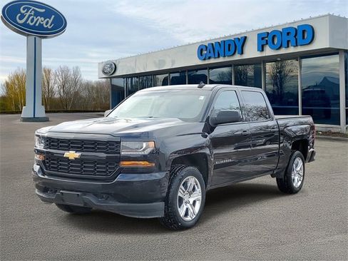 Used 2018 Chevrolet Silverado 1500 Custom w/ Custom Value Package image 2
