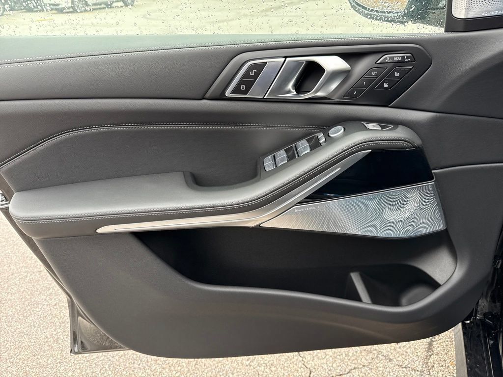 New 2026 BMW ALPINA XB7 AWD/4WD image 12