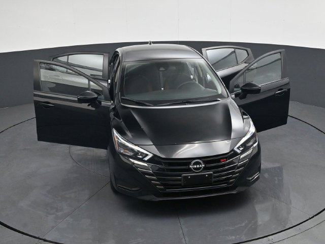 Used 2024 Nissan Versa SR FWD image 39