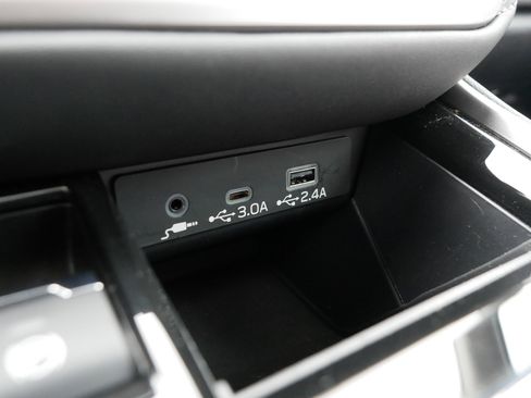 Certified 2025 Subaru Outback Limited image 33