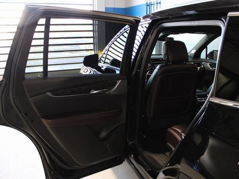 Used 2020 Cadillac XT6 Premium Luxury image 16