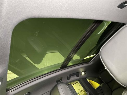 New 2026 Porsche Macan image 18