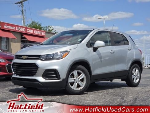 Used 2019 Chevrolet Trax LS w/ Tint and Cruise Package FWD image 1