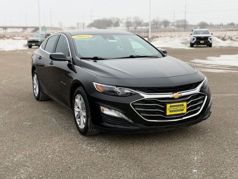 Used 2025 Chevrolet Malibu LT image 3