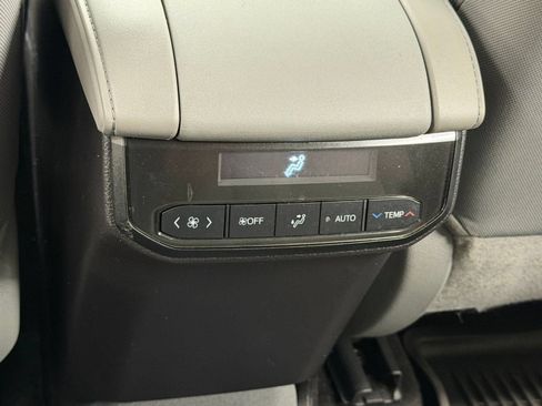 Used 2023 Toyota Highlander L FWD image 31