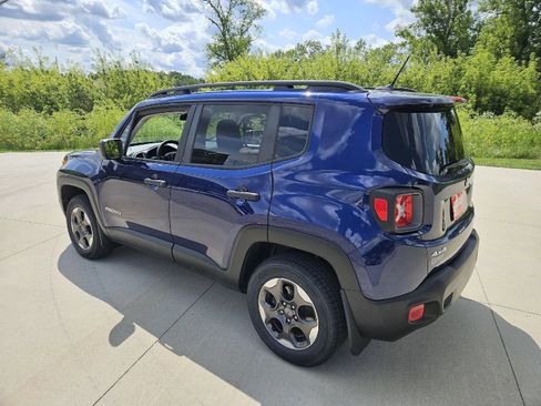 Used 2017 Jeep Renegade Sport w/ Power & Air Group AWD/4WD image 8