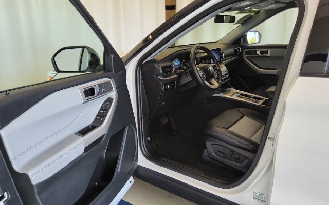 Used 2024 Ford Explorer XLT w/ Equipment Group 202A AWD/4WD image 6