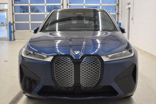 Used 2024 BMW iX xDrive50 w/ Sport Package AWD/4WD image 3