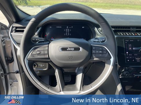 New 2025 Jeep Grand Cherokee Altitude image 6