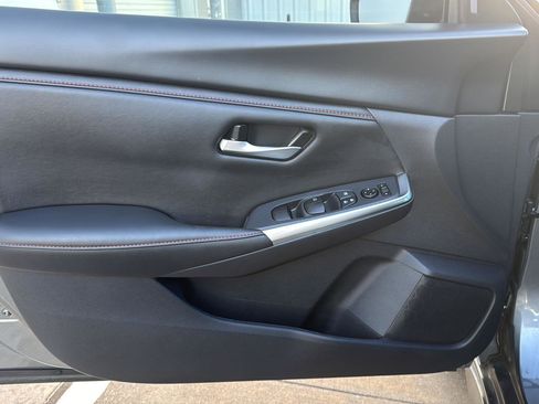 Used 2025 Nissan Sentra SR w/ Lighting Package image 12