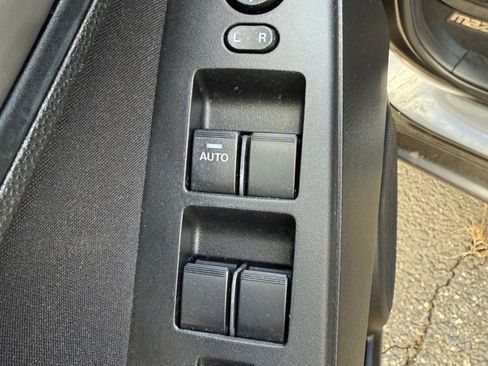 Used 2011 MAZDA MAZDA3 i Touring image 9