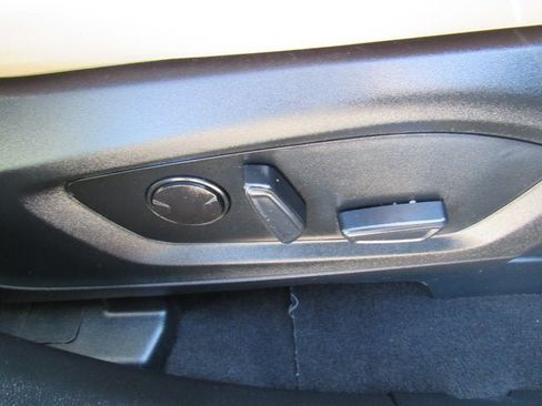 Used 2023 Ford Explorer XLT w/ Equipment Group 202A AWD/4WD image 26