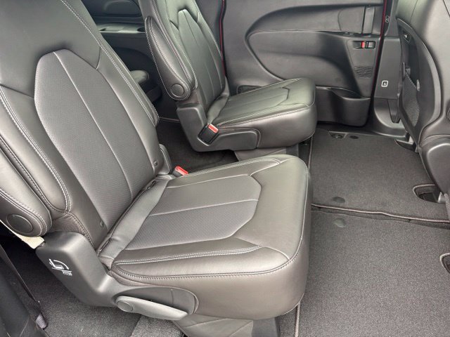 New 2027 Chrysler Pacifica Select AWD/4WD image 17