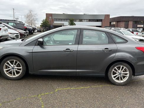 Used 2018 Ford Focus SE image 8