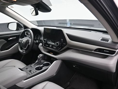 Used 2023 Toyota Highlander XLE FWD image 59