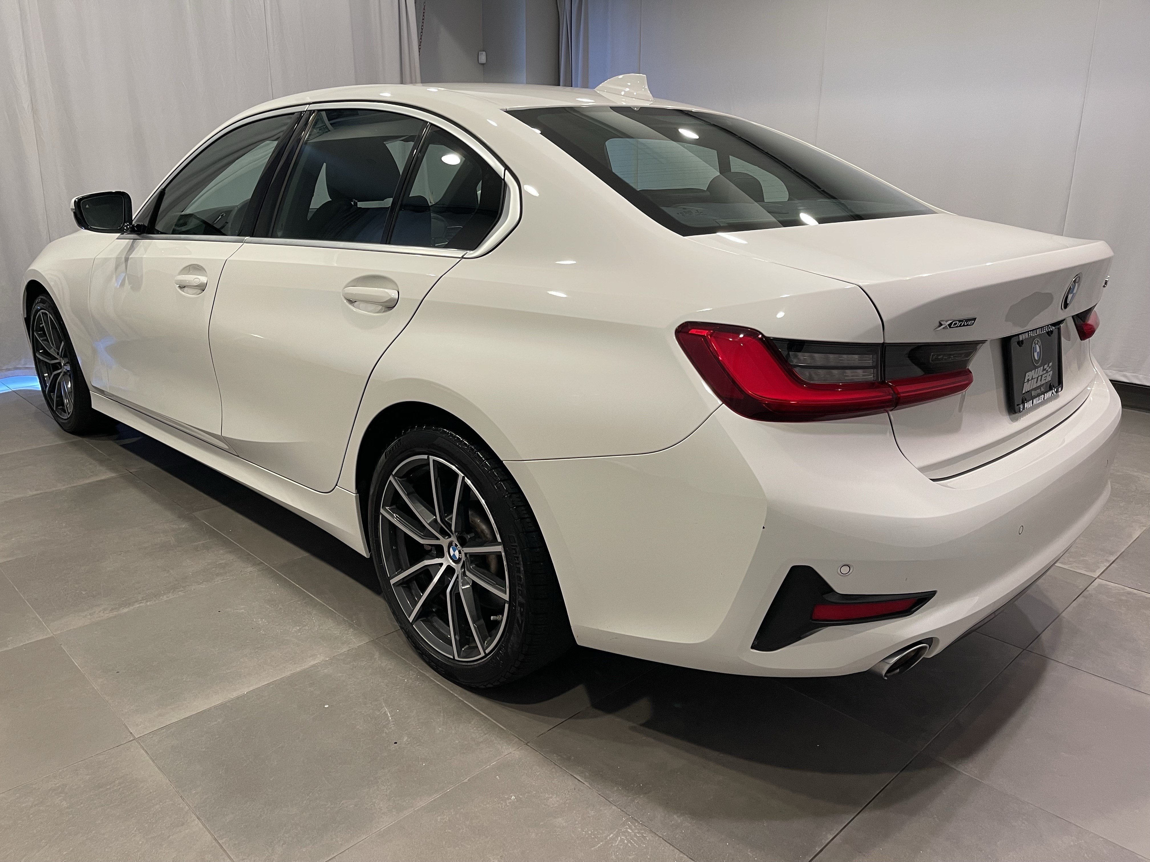 Used 2019 BMW 330i xDrive Sedan w/ Convenience Package AWD/4WD image 4