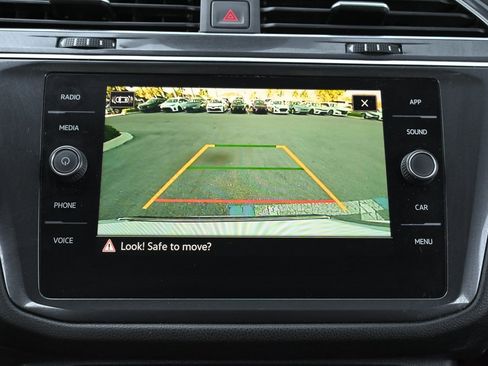 Used 2022 Volkswagen Tiguan SE image 27