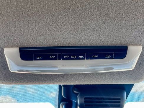 Used 2022 Nissan Versa SV w/ Trunk Package image 21