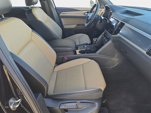 Used 2022 Volkswagen Atlas Cross Sport SE image 12