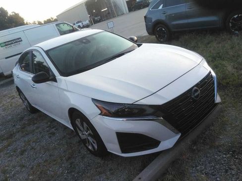 Used 2024 Nissan Altima 2.5 S FWD image 4