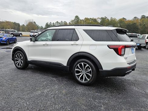 New 2026 Ford Explorer ST-Line w/ Premium Package image 9