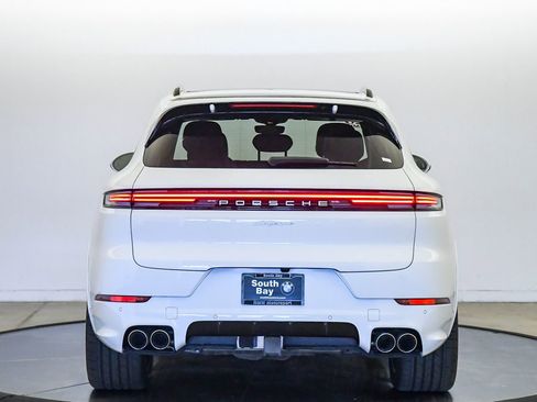 Used 2025 Porsche Cayenne AWD/4WD image 3