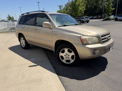 Used 2004 Toyota Highlander 4WD V6 image 4