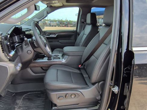 New 2026 GMC Sierra 1500 SLT image 13