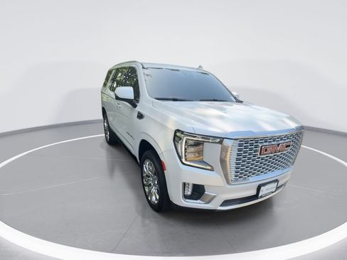 Used 2024 GMC Yukon Denali w/ Advanced Technology Package AWD/4WD image 2