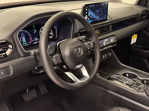 New 2025 Honda Pilot Touring image 21