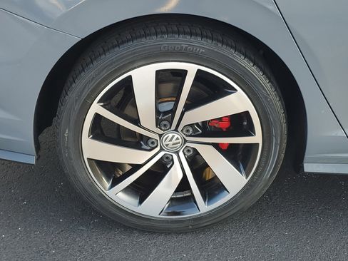 Used 2019 Volkswagen Jetta GLI image 6