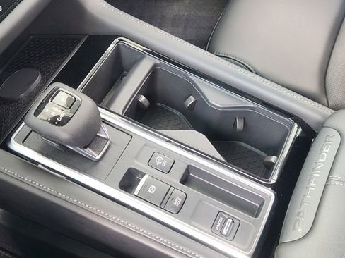 Used 2026 Nissan Pathfinder SL w/ SL Premium Package FWD image 16