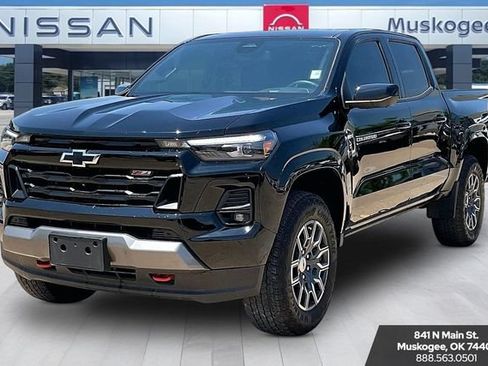 Used 2024 Chevrolet Colorado Z71 w/ Z71 Convenience Package 2 AWD/4WD image 3