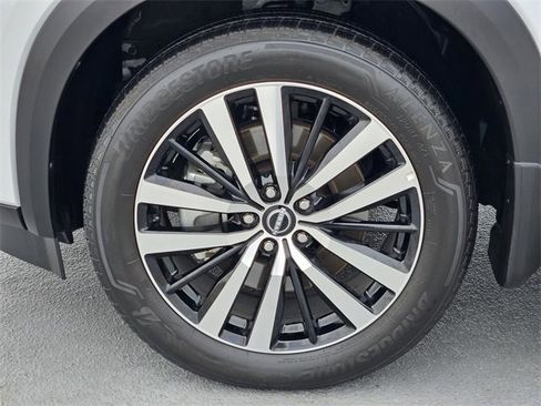 Used 2025 Nissan Pathfinder Platinum image 10