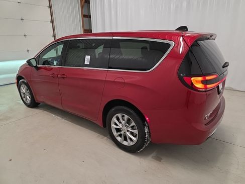 New 2026 Chrysler Pacifica Select AWD/4WD image 3