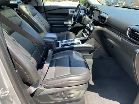 Used 2022 Ford Explorer Limited w/ Equipment Group 301A AWD/4WD image 23
