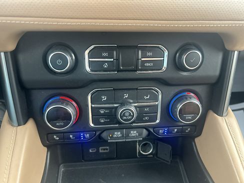 Used 2021 Chevrolet Tahoe Premier w/ Premium Package image 33