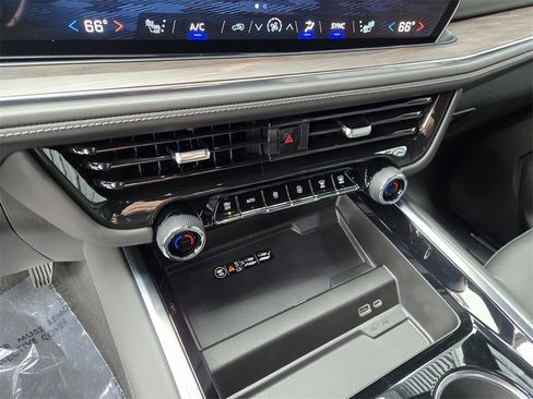 Used 2025 Chevrolet Tahoe LT image 22