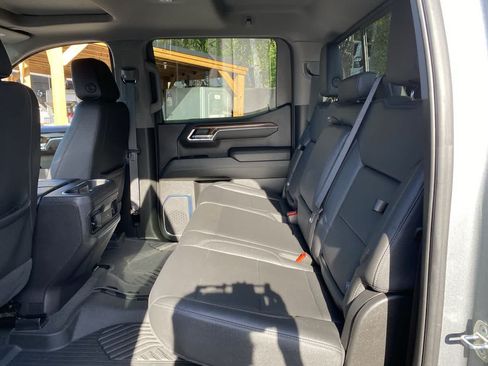 Used 2024 Chevrolet Silverado 1500 LT Trail Boss w/ LT Trail Boss Premium Package AWD/4WD image 16